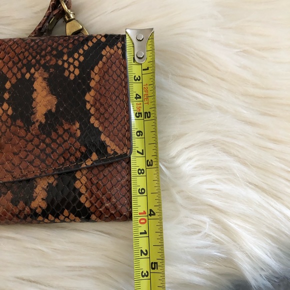 Clarks snake print leather wallet crossbody with adjustable removable strap - Picture 12 of 12